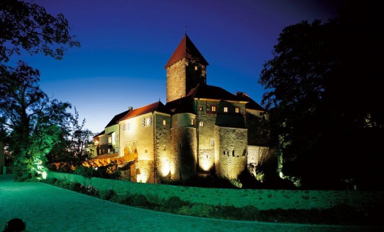 Going Places, Near & Far: From Paris to Prague, Phuket to Palm Beach, Romance is in the Air Going Places, Near & Far: From Paris to Prague, Phuket to Palm Beach, Romance is in the Air