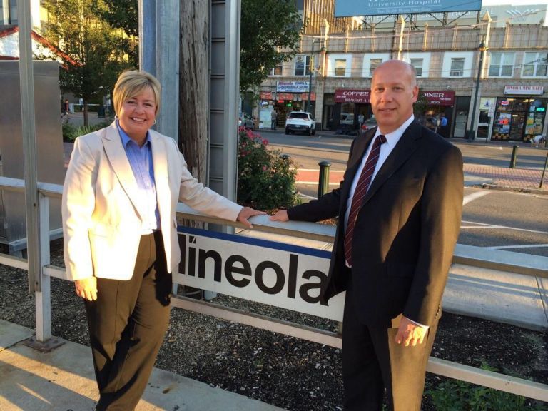 Mineola mayor Strauss endorses Murray for district attorney