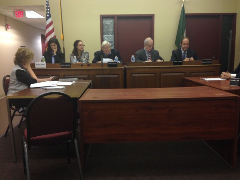 East Hills Board of Trustees approve a new stop sign East Hills Board of Trustees approve a new stop sign