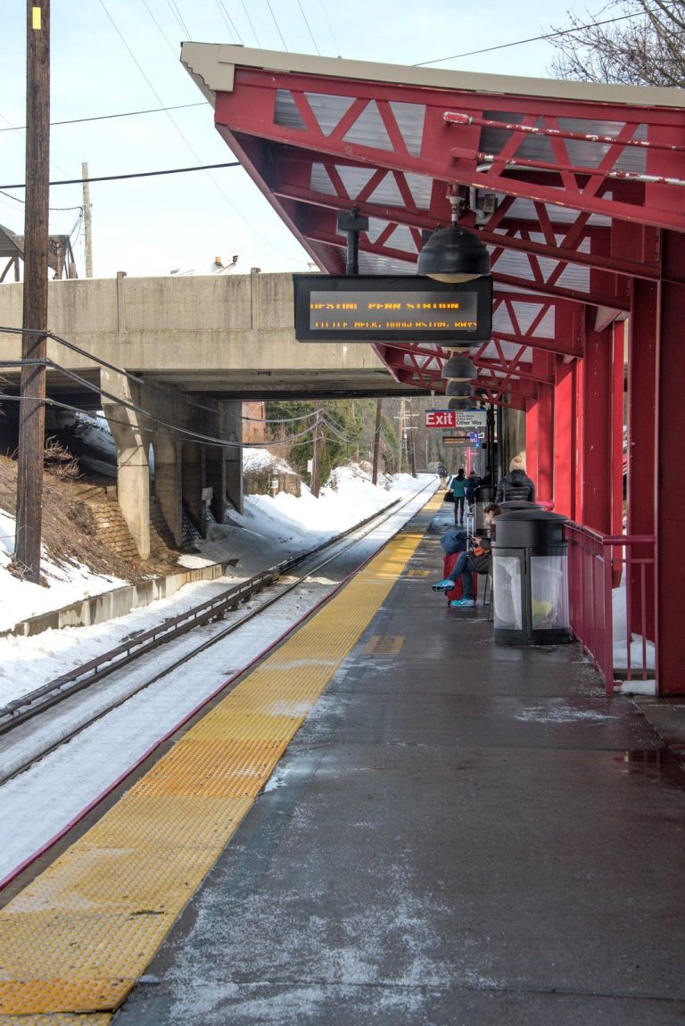 Buses to replace trains on Port Washington LIRR line this weekend Buses to replace trains on Port Washington LIRR line this weekend