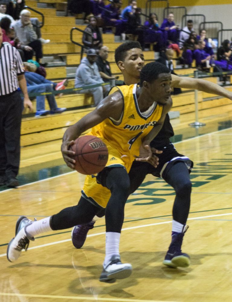 LIU Post men’s hoops battles on LIU Post men’s hoops battles on
