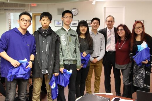 Roslyn High Welcomes Four Chinese Students to School