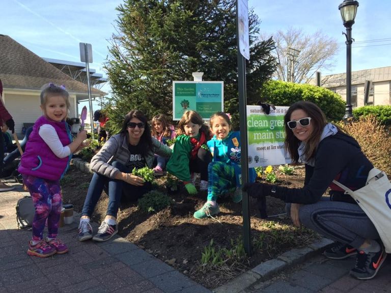 Port residents clean, plant on Main Street