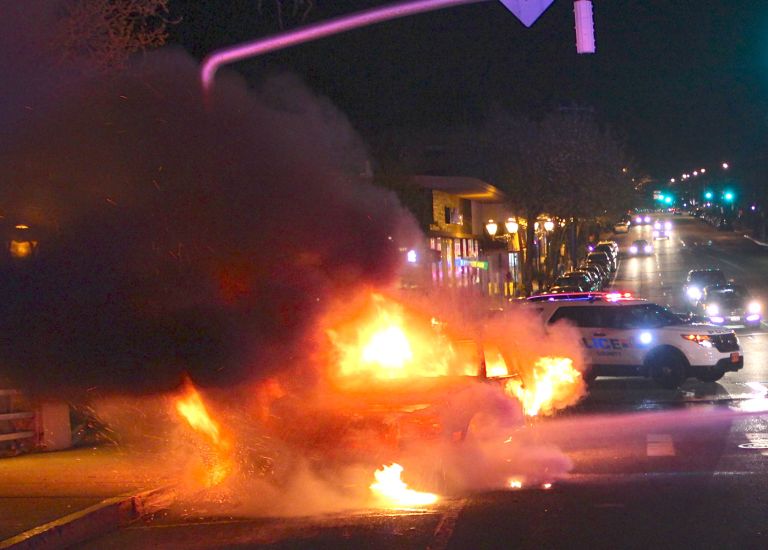 Car fire erupts in Great Neck Plaza Car fire erupts in Great Neck Plaza