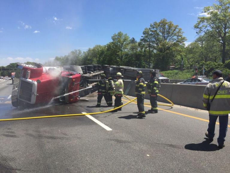 Tractor-trailer crash slams traffic on LIE Tractor-trailer crash slams traffic on LIE