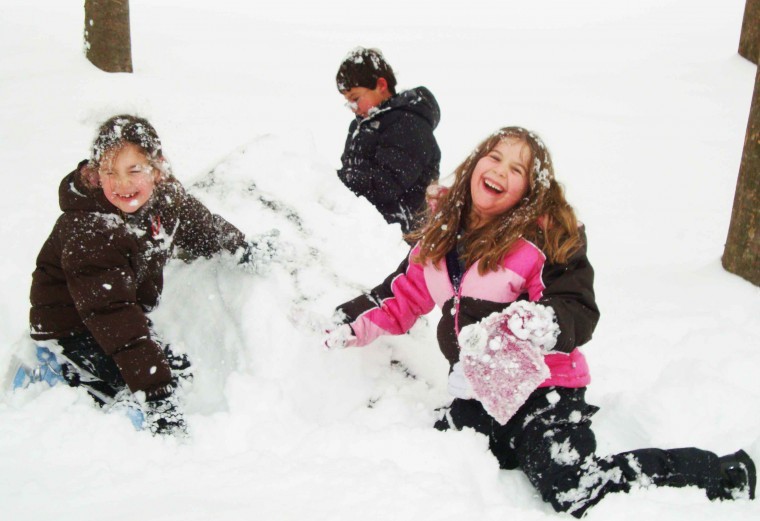 Heavy snow blankets area Heavy snow blankets area