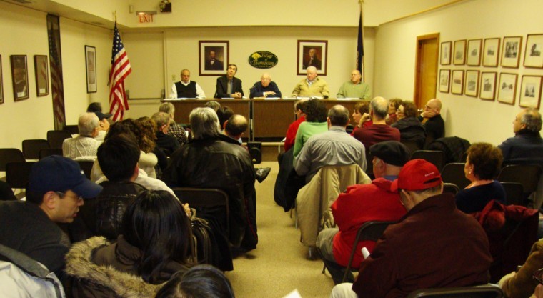 Stern rallies residents against Long Island Railroad Stern rallies residents against Long Island Railroad