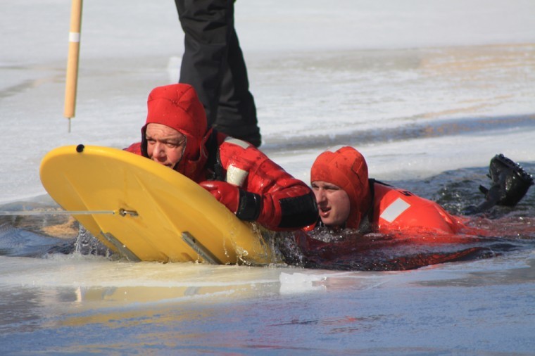 Garden City Park firemen work on thin ice