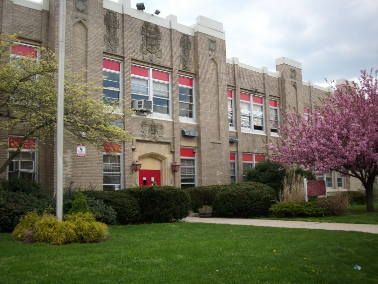 Consultants issue preliminary recommendations on Cross Street School Consultants issue preliminary recommendations on Cross Street School