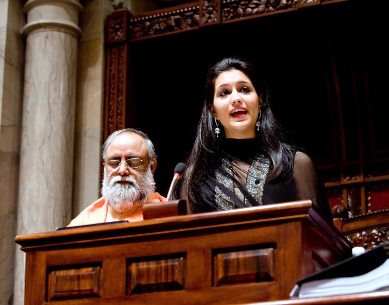 Herricks junior unites Senate, Hindu leader
