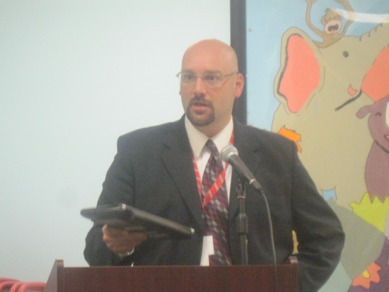 Mineola board mulls tech shift Mineola board mulls tech shift