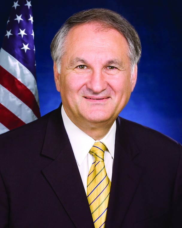 Maragos rides maverick role in GOP race