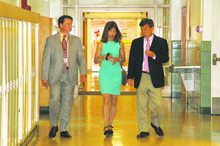 E. Williston ed board OKs Kanas as super