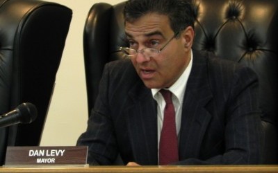 Levy endorses Reiter at public meeting