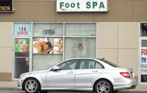Masseuse rubs cops wrong way Masseuse rubs cops wrong way