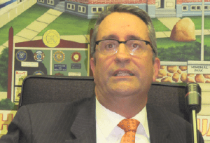 NHP mayor praised in final meeting