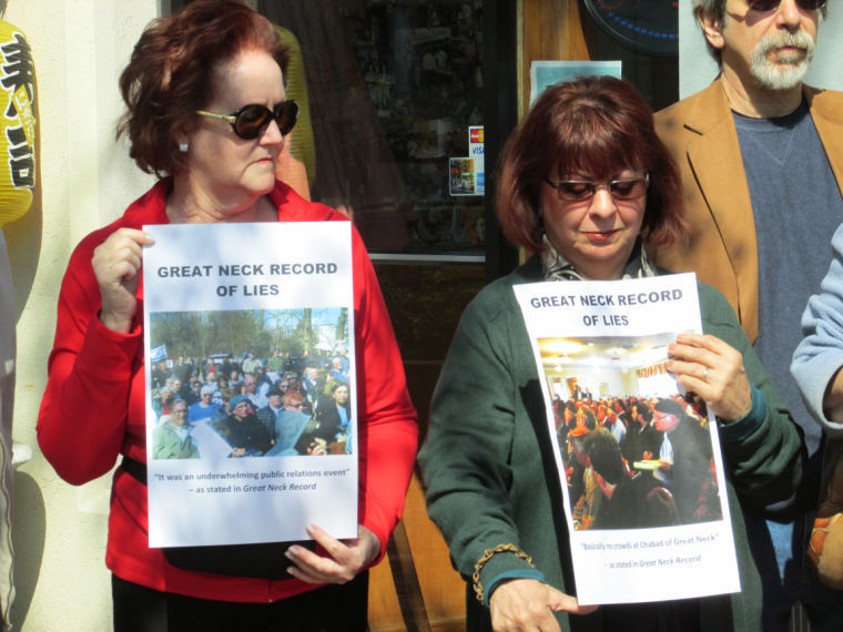 Geller supporters protest Great Neck Record Geller supporters protest Great Neck Record