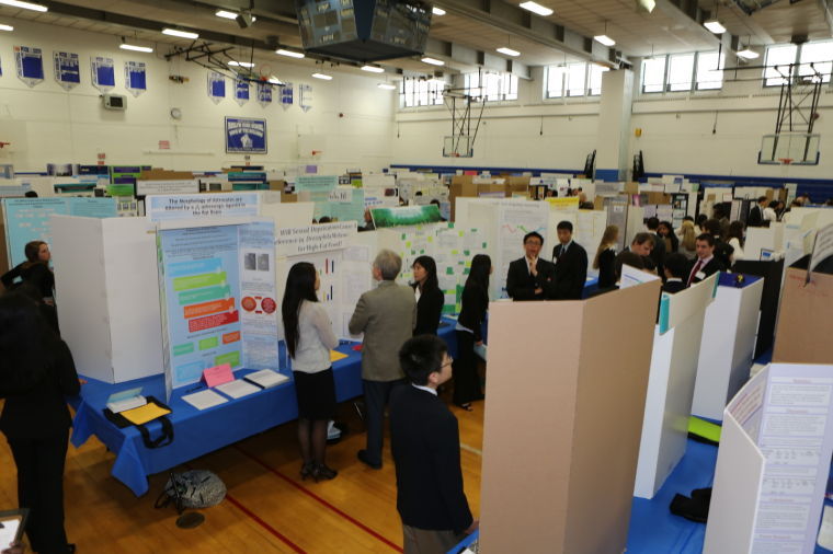 Roslyn High hosts research fair