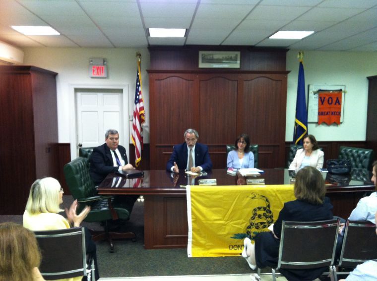 Officials hear from Cablevision on Sandy Officials hear from Cablevision on Sandy