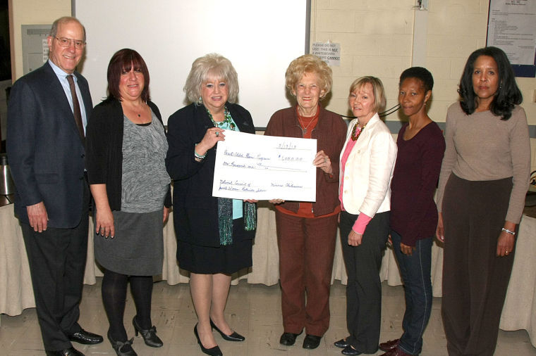 Jewish women council make $1,000 donation