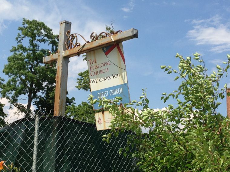 Episcopal church fills parish house
