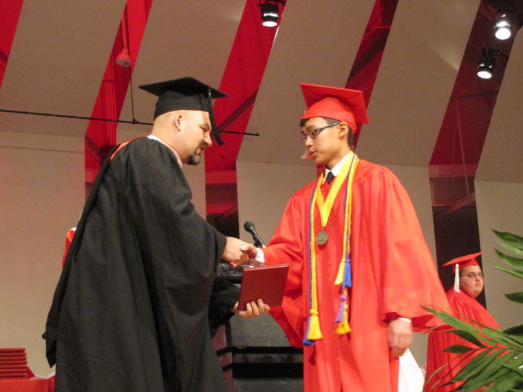 Seniors praised at Mineola graduation Seniors praised at Mineola graduation