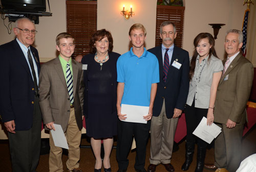 Mineola chamber awards 3 scholarships Mineola chamber awards 3 scholarships