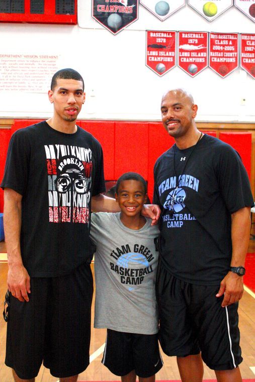 Spurs’ Green hosts camp in Floral Park