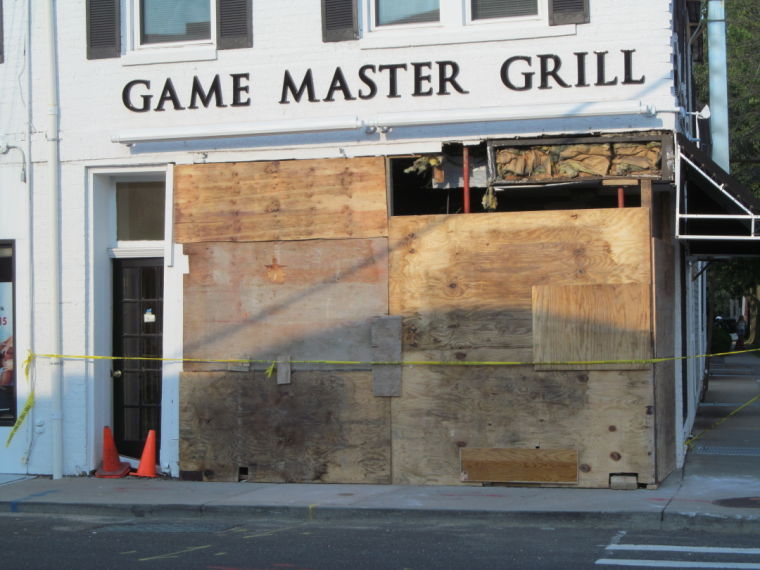 Car crashes into Mineola restaurant Car crashes into Mineola restaurant
