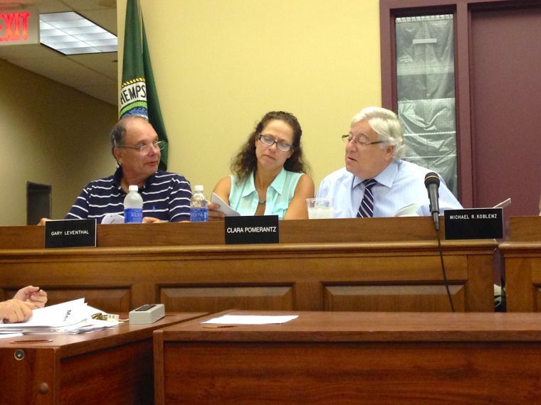 E. Hills official doubts impact of air monitors E. Hills official doubts impact of air monitors