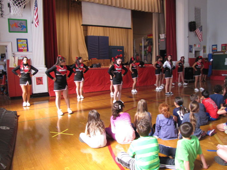 Mineola High cheer Mineola High cheer