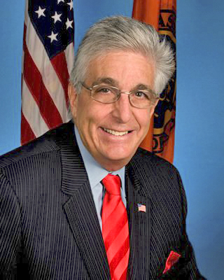 Maragos threatens to sue Weitzman Maragos threatens to sue Weitzman