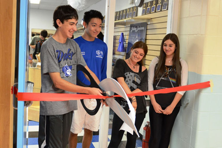 Roslyn HS store helps students socialize