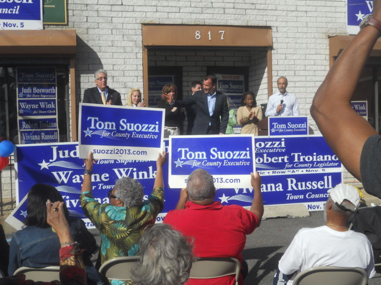 Suozzi opens new campaign HQ in Westbury Suozzi opens new campaign HQ in Westbury