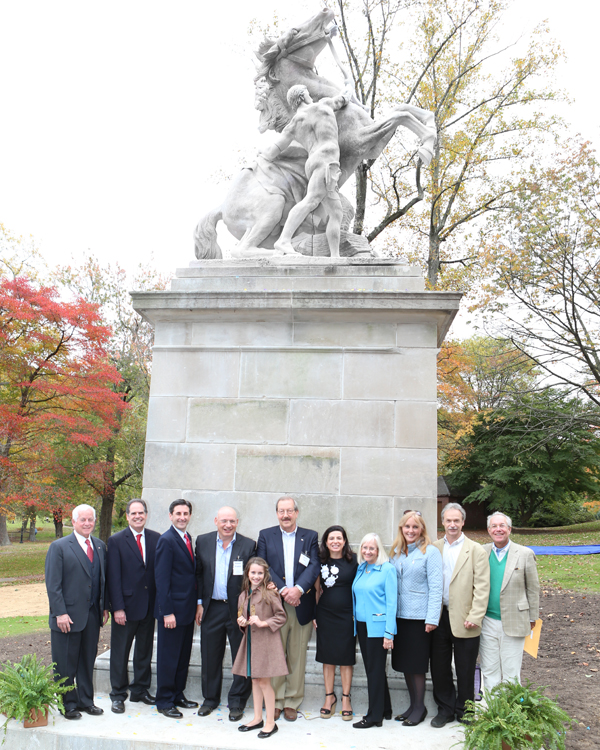 Mackay horse statue unveiled in new home Mackay horse statue unveiled in new home