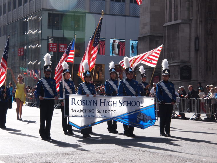 Roslyn band marches in Columbus parade