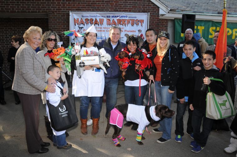 Hundreds walk in Barkfest Hundreds walk in Barkfest