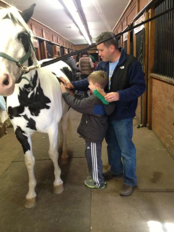 Temple Sinai families visit Red Barn farm