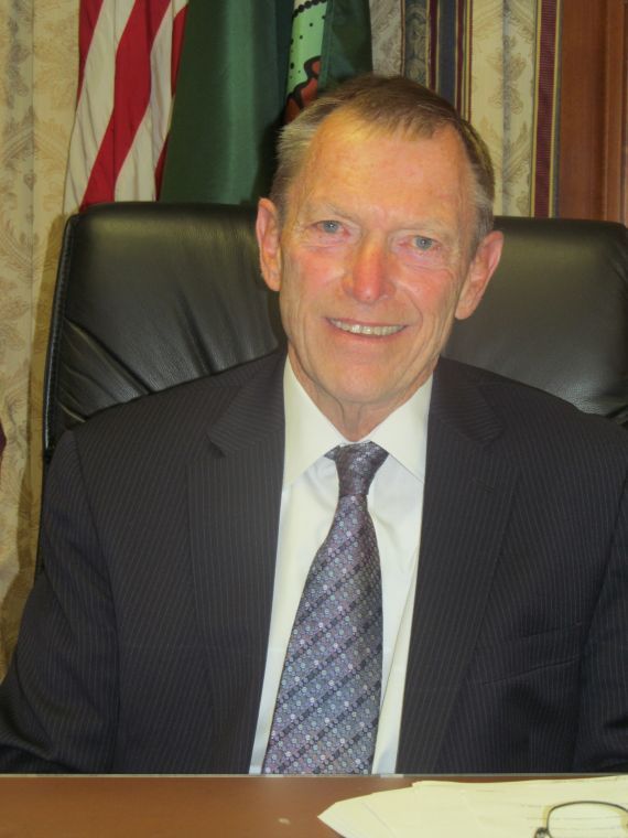 Pay hike plan for town pols draws fire Pay hike plan for town pols draws fire