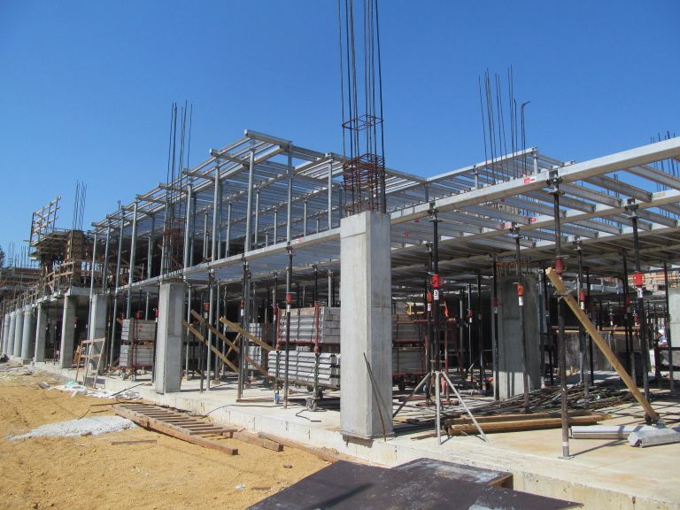 Apt. complex on track in Mineola