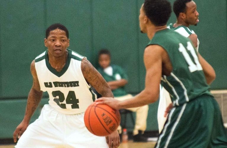 Old Westbury holds off Mount St. Mary Old Westbury holds off Mount St. Mary