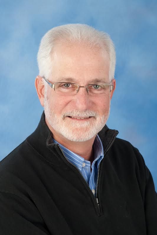 Author sets third novel in Great Neck Author sets third novel in Great Neck