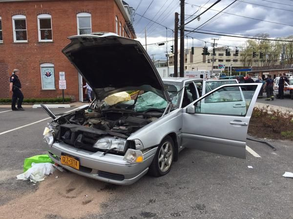 One hospitalized after Northern Boulevard crash One hospitalized after Northern Boulevard crash
