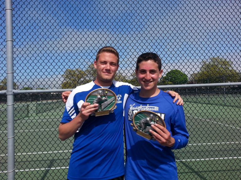 Roslyn tennis finishes successful season