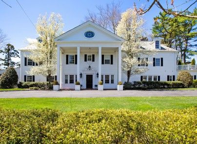 Former Fortunoff property hits the market