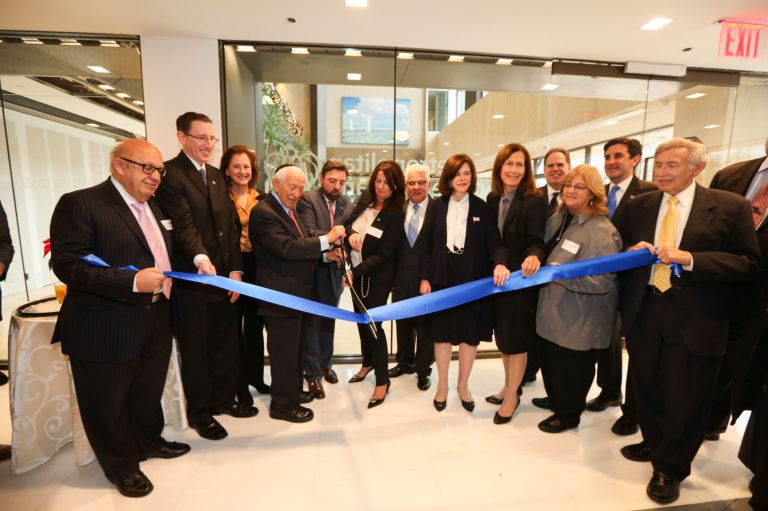Metropolitan Commercial Bank opens first Long Island location in Great Neck Metropolitan Commercial Bank opens first Long Island location in Great Neck