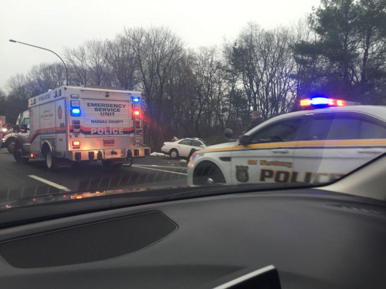 Crash on LIE kills man near Old Westbury Crash on LIE kills man near Old Westbury