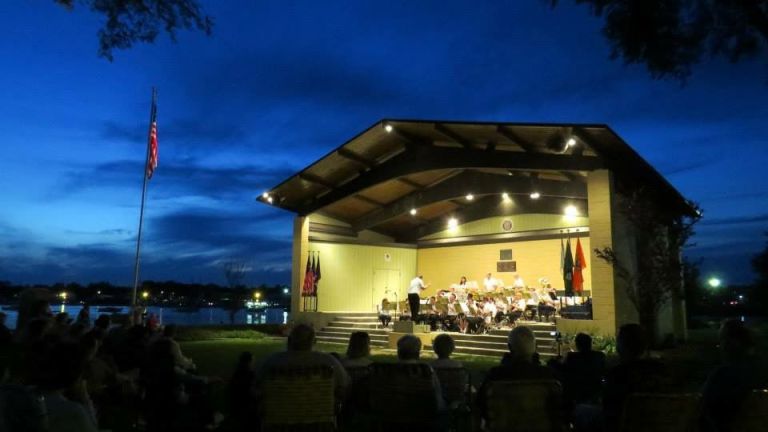Port band swings with summer songs