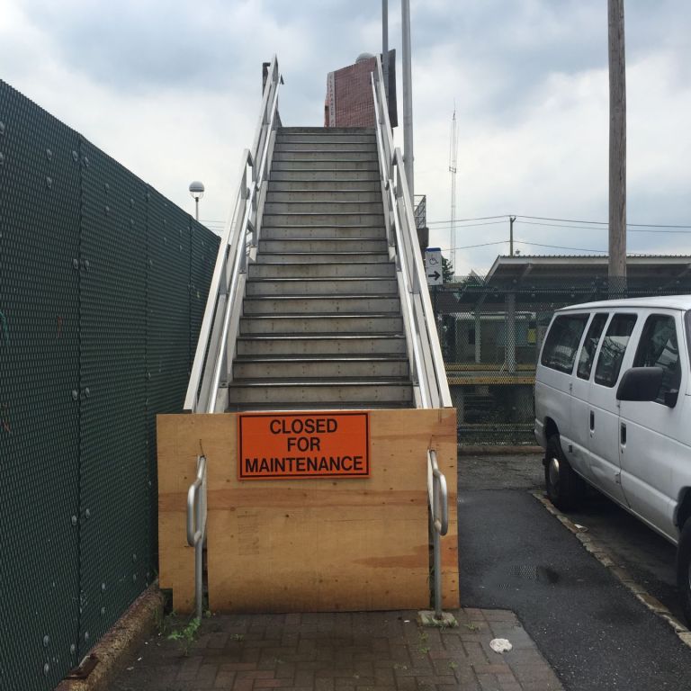 Residents urging LIRR to reopen pedestrian bridge