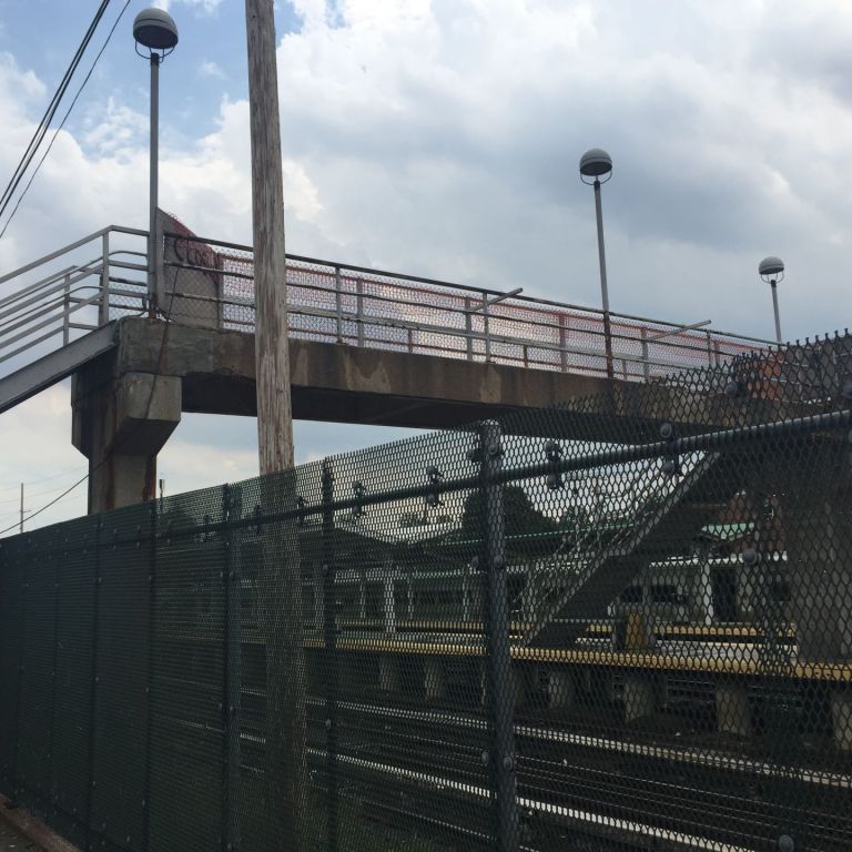 Bridge at Port Washington LIRR station to be replaced, town says Bridge at Port Washington LIRR station to be replaced, town says